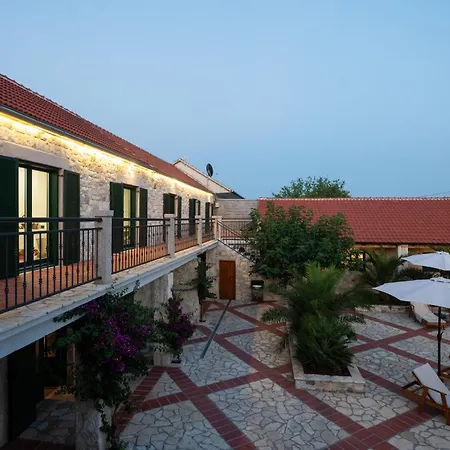 Dvori Jokic With Pool Villa